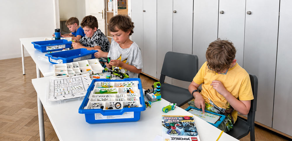 Kinder beim Lego Education WeDo 2.0 Camp